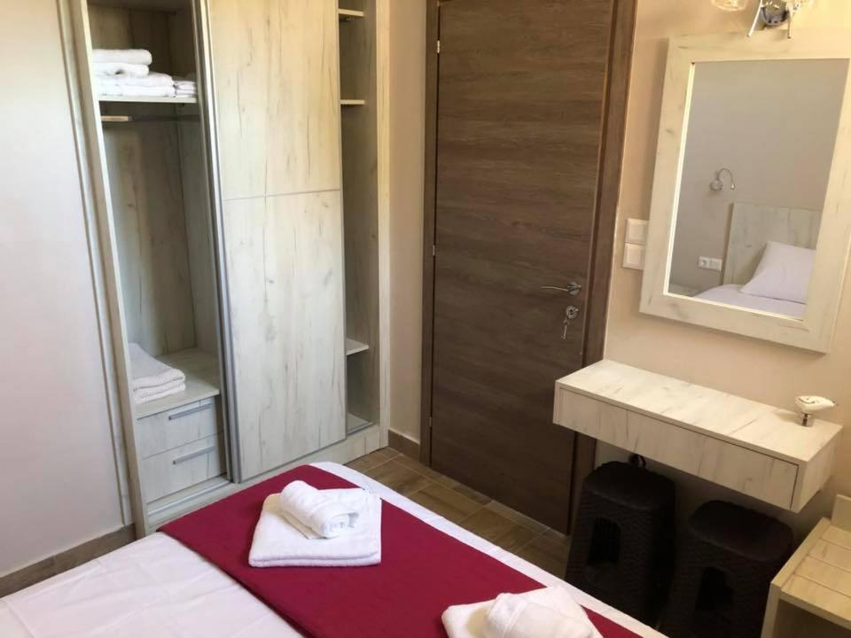 Thealos Rooms Вурвуру Екстериор снимка